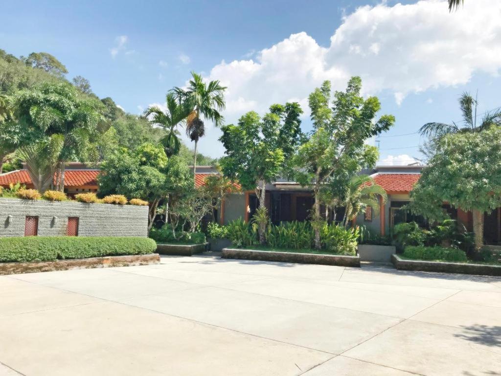 Royal Lee Resort And Spa Nai Yang Exterior photo