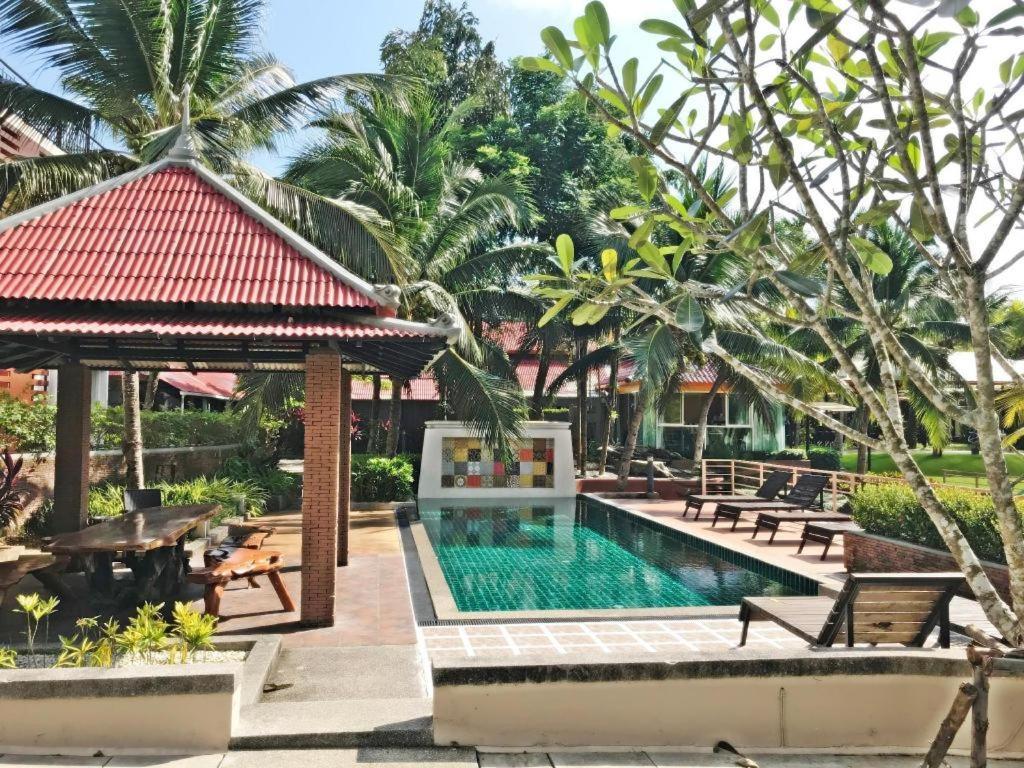 Royal Lee Resort And Spa Nai Yang Exterior photo