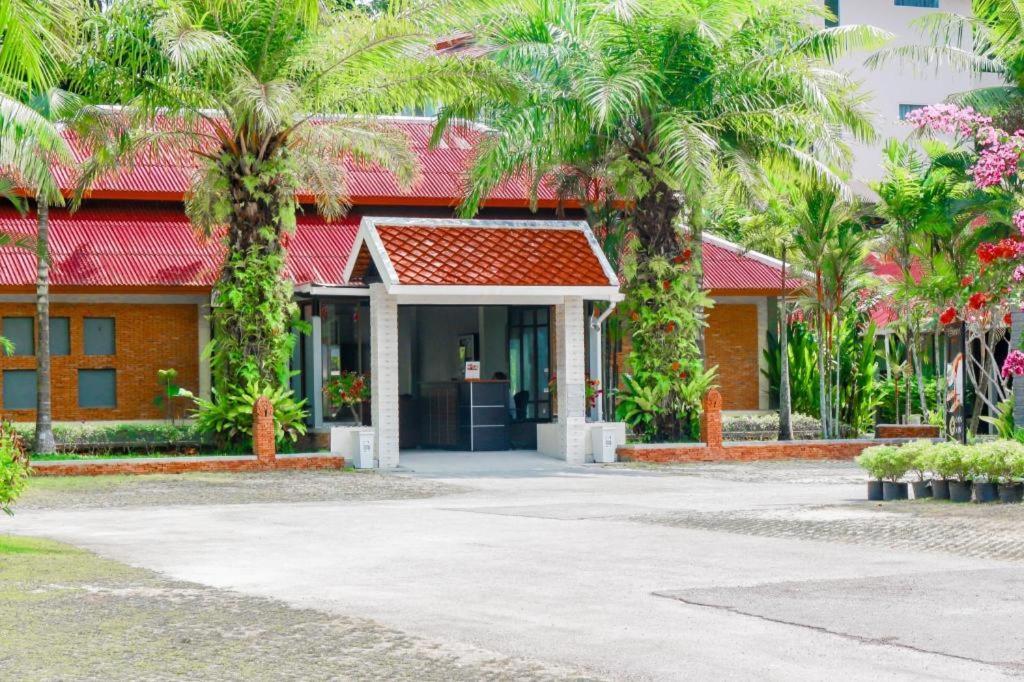 Royal Lee Resort And Spa Nai Yang Exterior photo